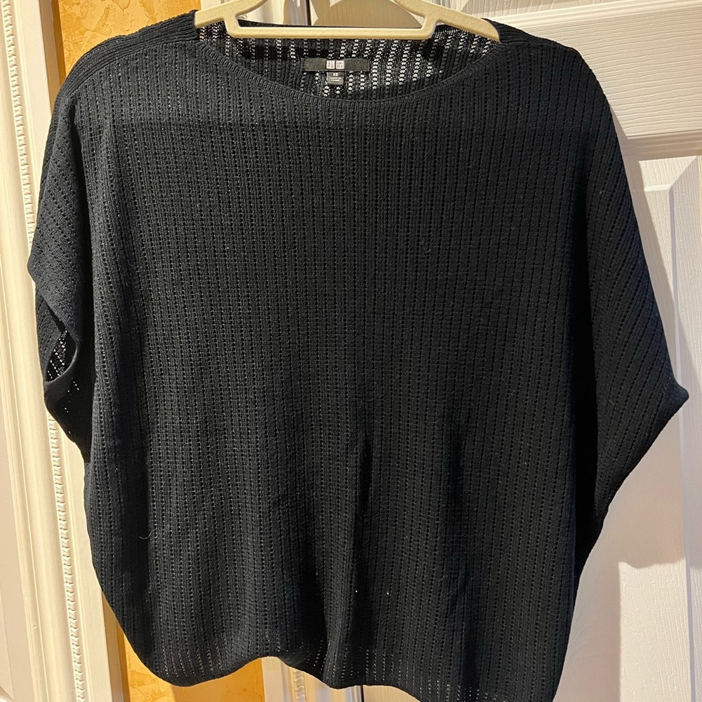 Uniqlo Lacy Black Boat Neck Short Sleeve Shirt, Size XS